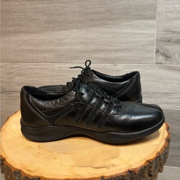 Clarks Wave Black Leather Oxford Lace Up Shoe Sneakers Size 7.5 - like new! - Picture 8 of 9
